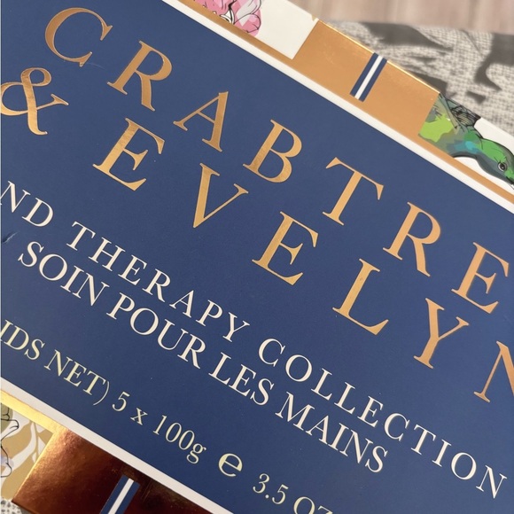 Crabtree & Evelyn Hand Therapy Collection - Blue and Gold Box - Picture 4 of 7